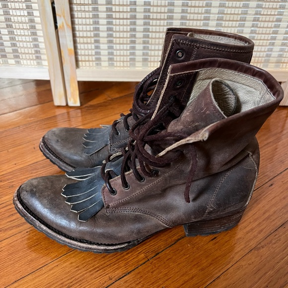 Freebird Lace up ankle boot - Picture 2 of 6